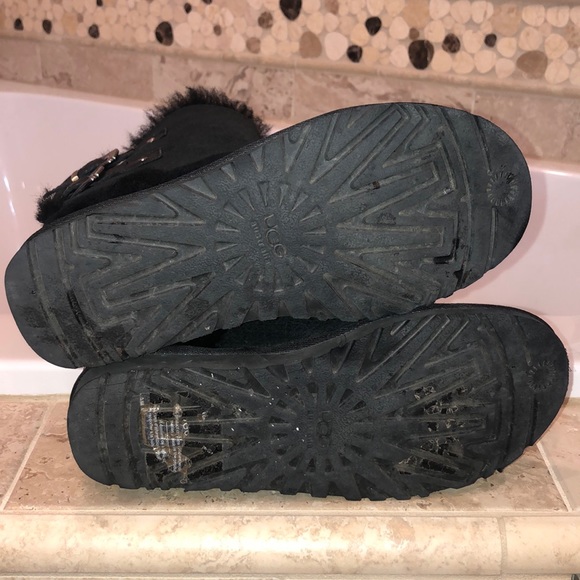 UGGS - Picture 5 of 6